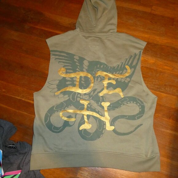 4 Mens Medium The Hundreds Adam Bomb Ed Hardy Johnny Cupcakes Boston T Shirts - Picture 10 of 13